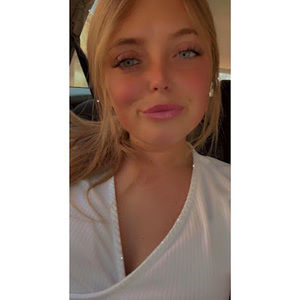 Meet your Posher, Hollie